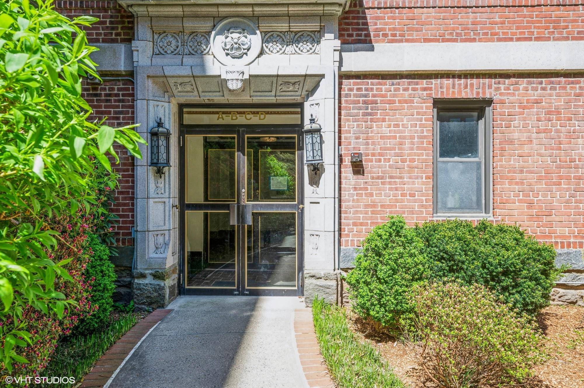 Larchmont, NY 10538,11 Alden RD #4A