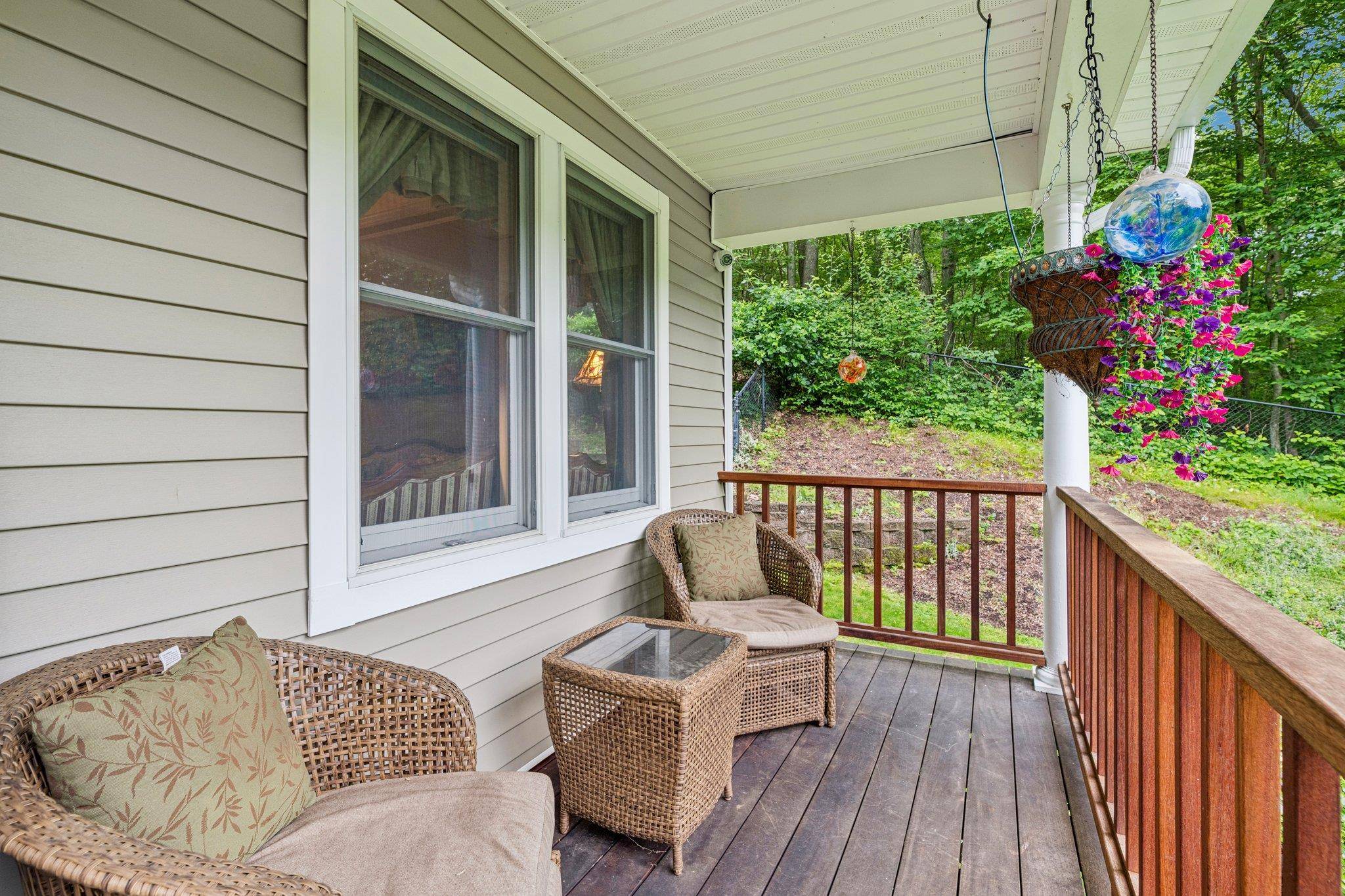 Centerport, NY 11721,380 E Main ST