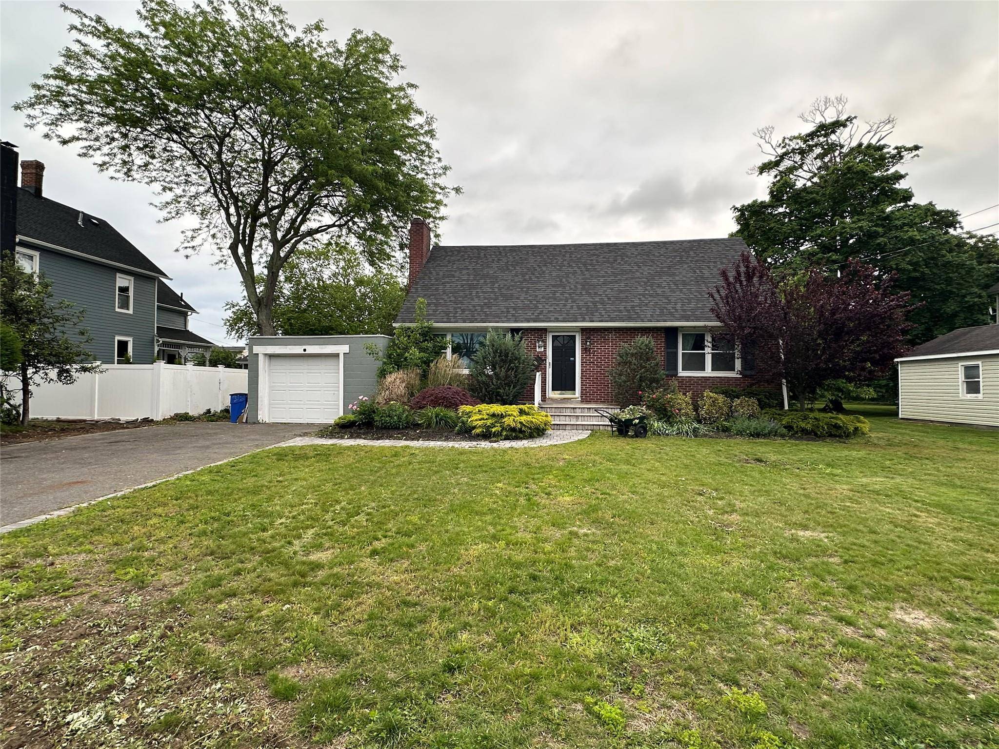 Patchogue, NY 11772,417 S Ocean AVE