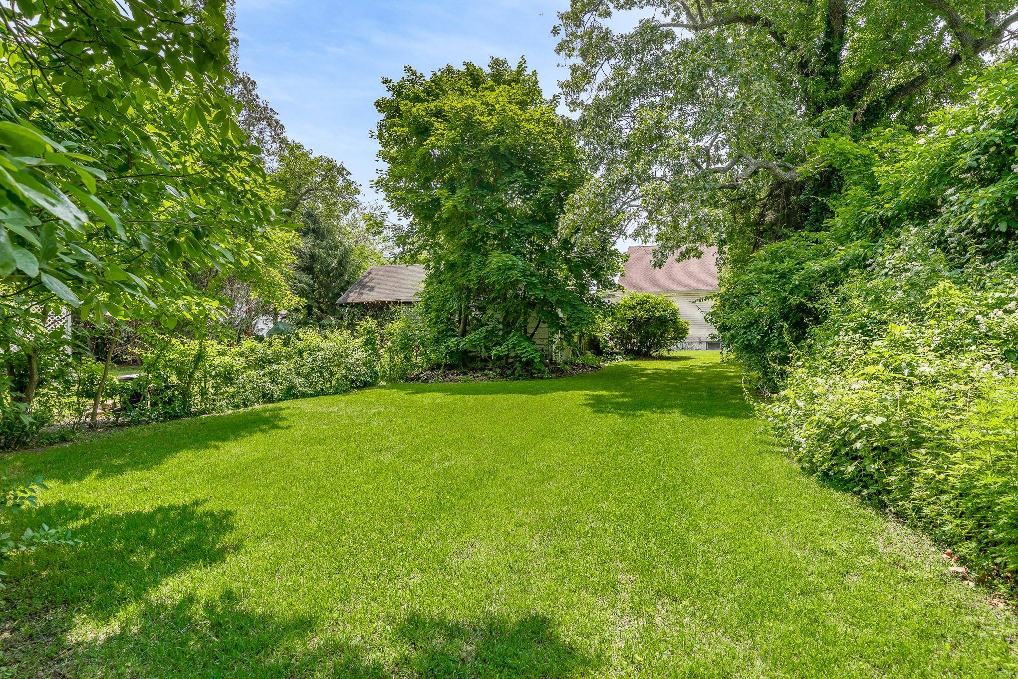 Lindenhurst, NY 11757,528 Washington AVE