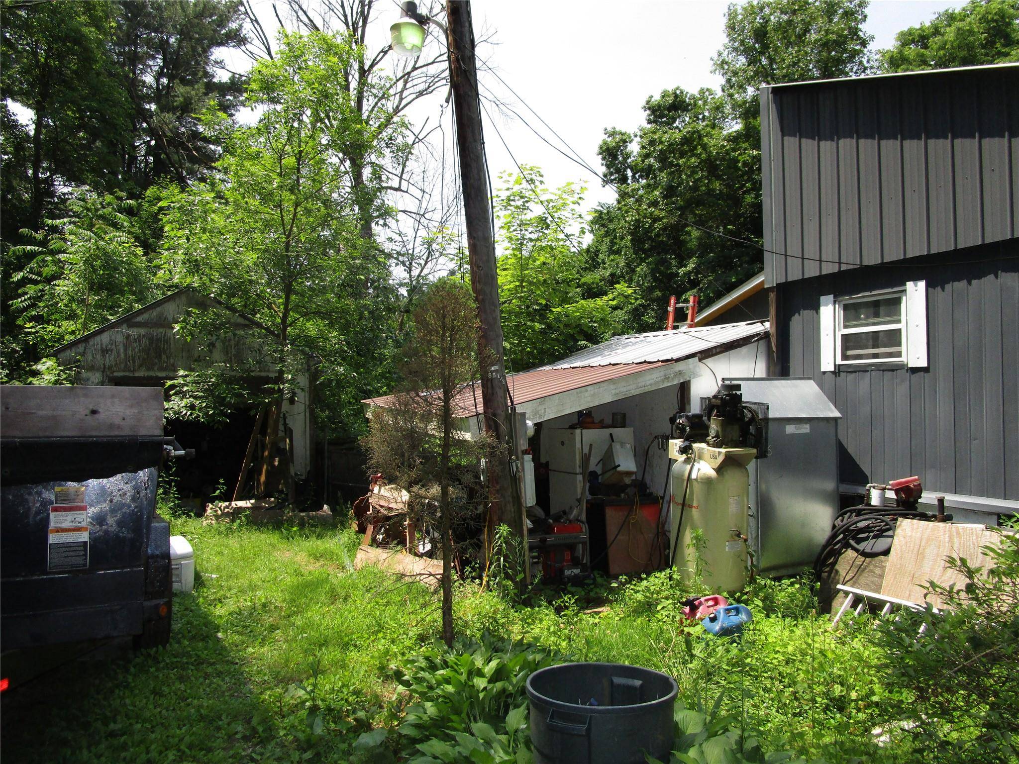 Elizaville, NY 12523,16 Field RD