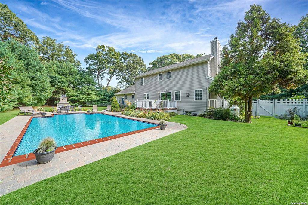 Center Moriches, NY 11934,64 Beachfern RD