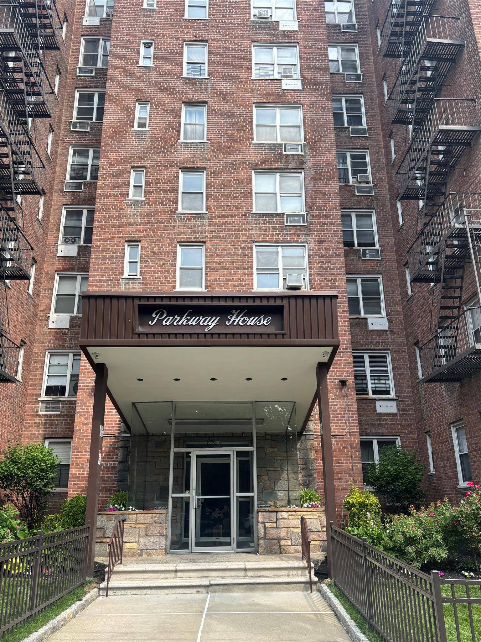 Yonkers, NY 10704,61 Bronx River RD #8E