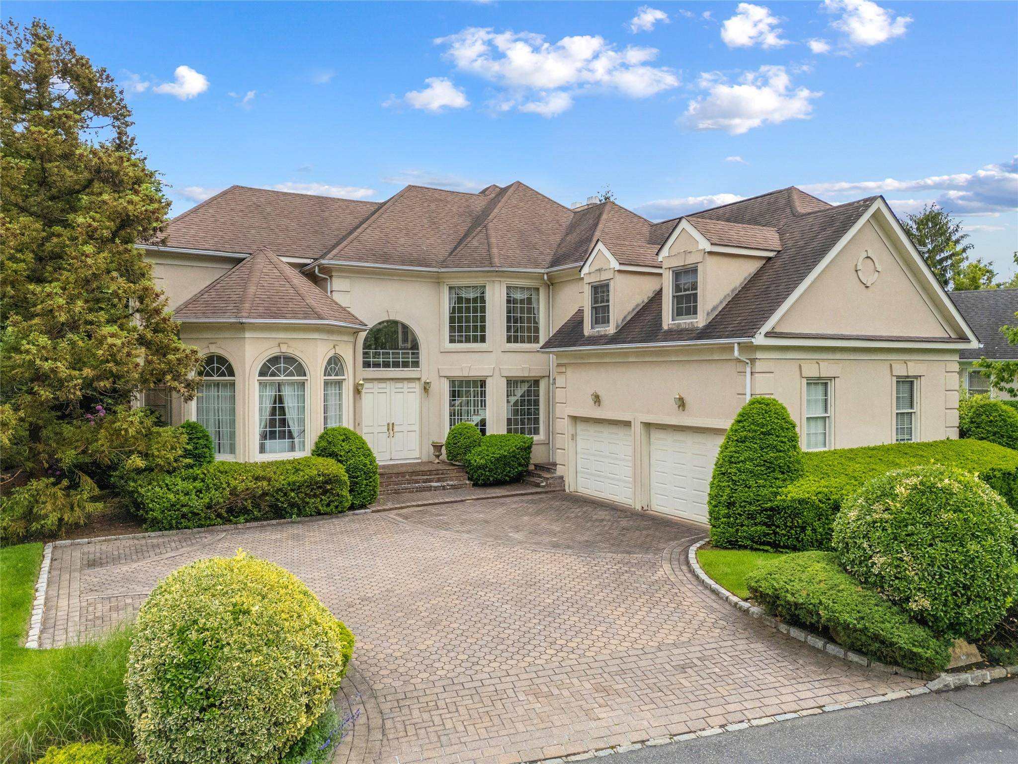 Manhasset, NY 11030,45 Stone Hill DR