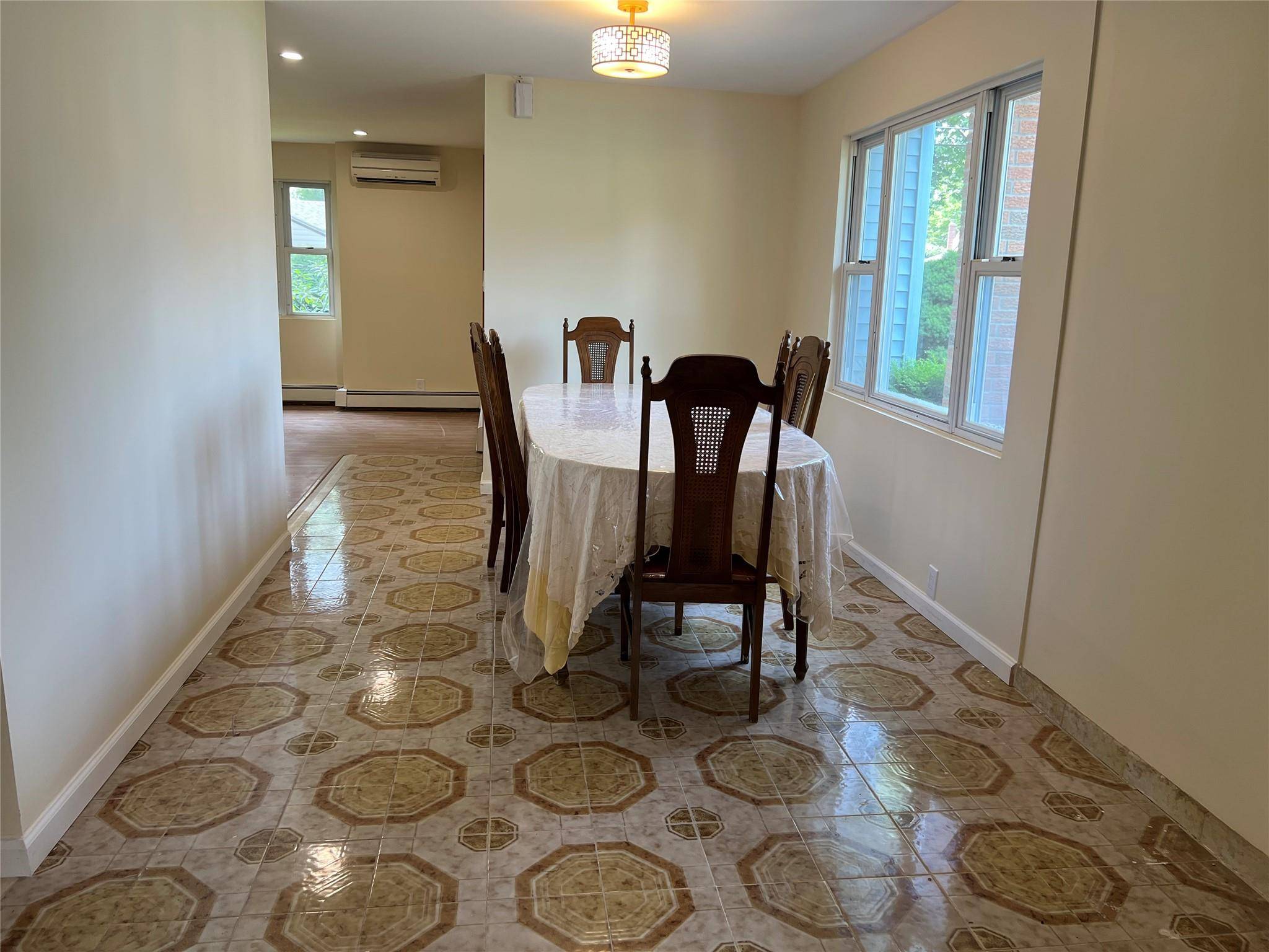 Glen Cove, NY 11542,Address not disclosed