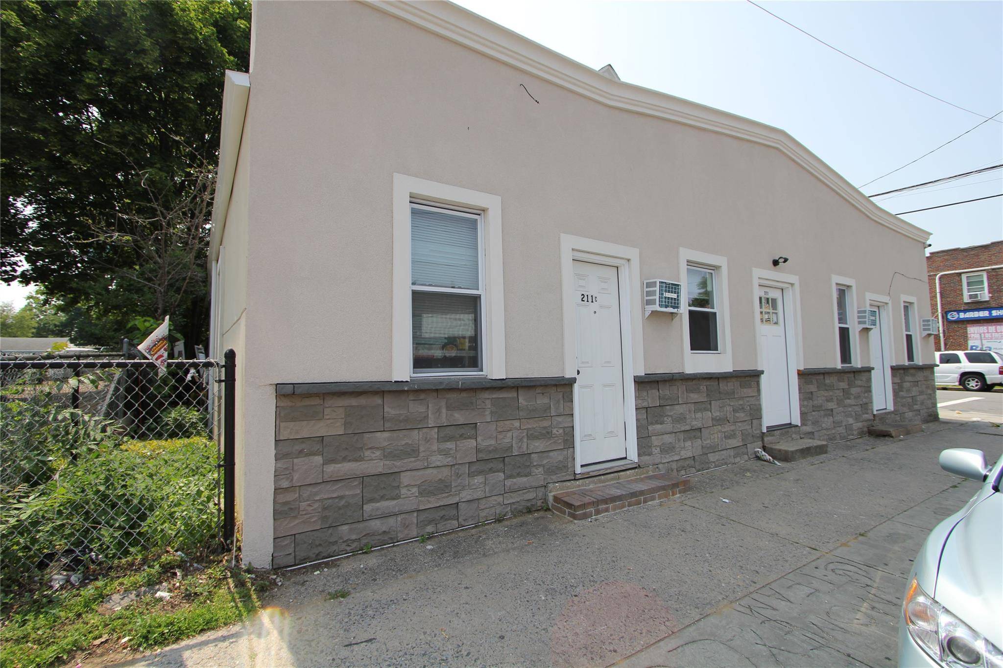 Hempstead, NY 11550,211-C S Franklin ST