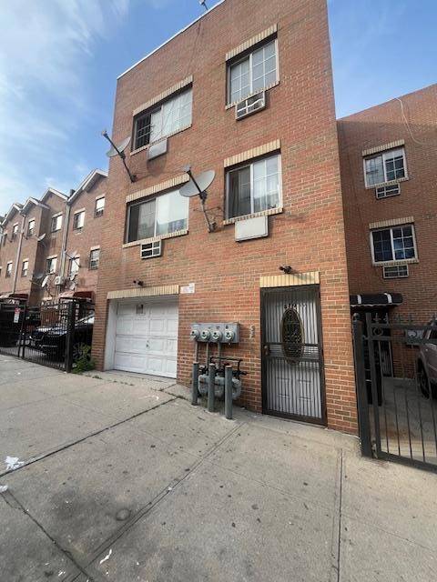 Bronx, NY 10460,879 Elsmere PL