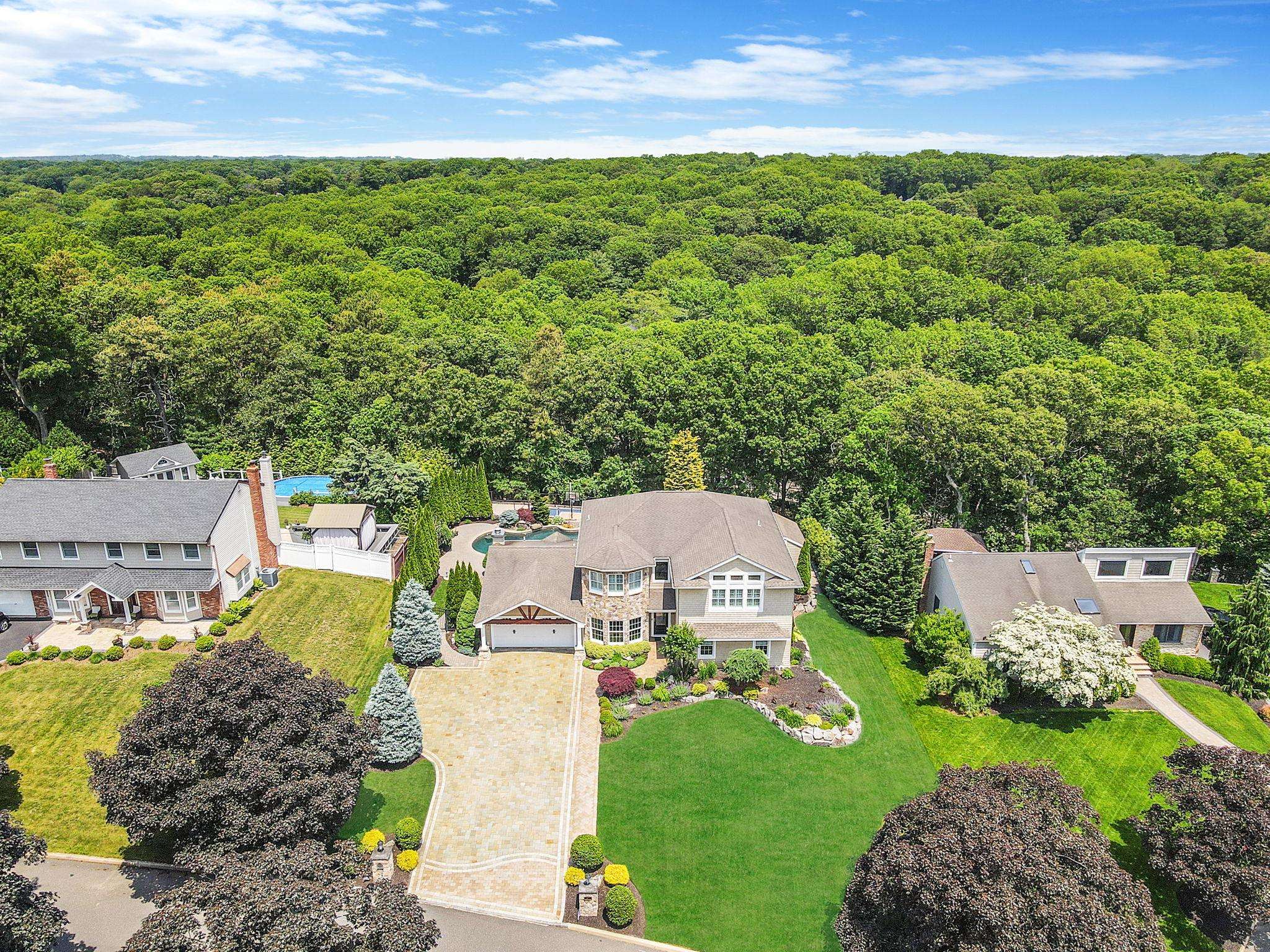 Smithtown, NY 11787,67 Lindron AVE