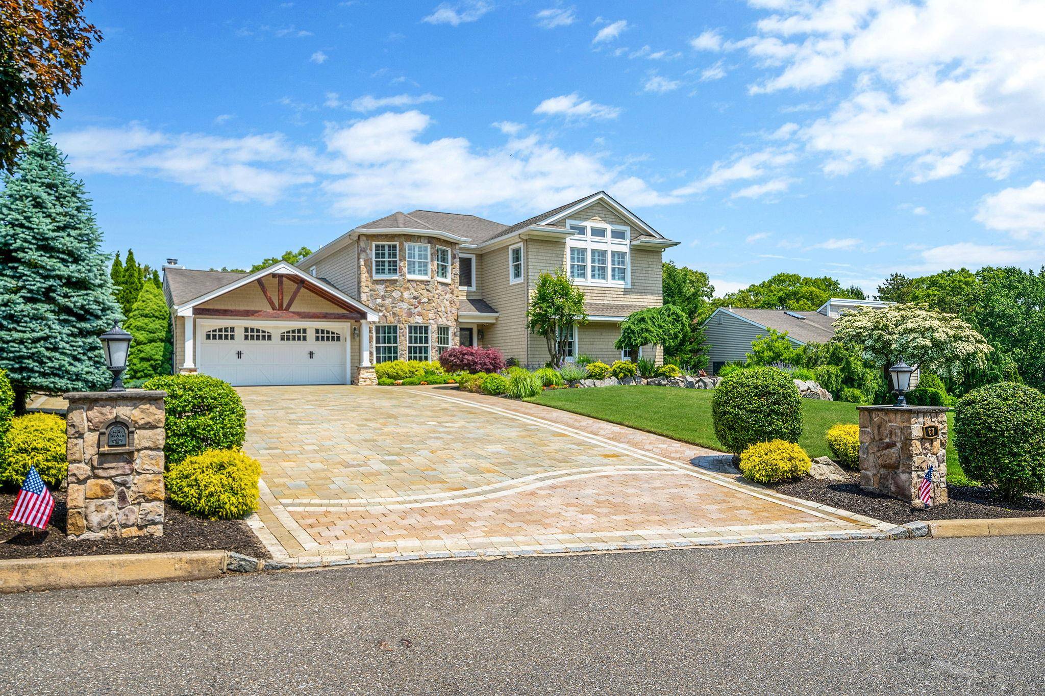Smithtown, NY 11787,67 Lindron AVE