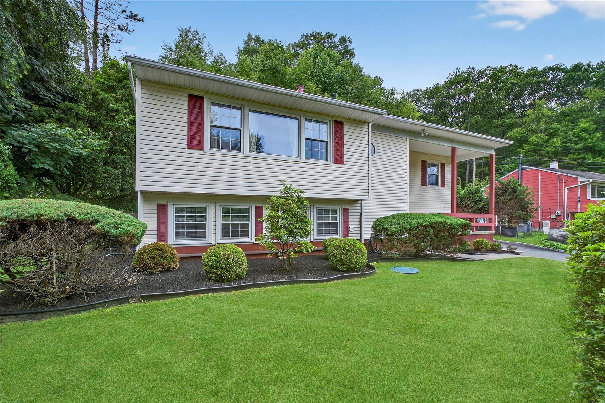 Carmel, NY 10512,69 Crafts RD