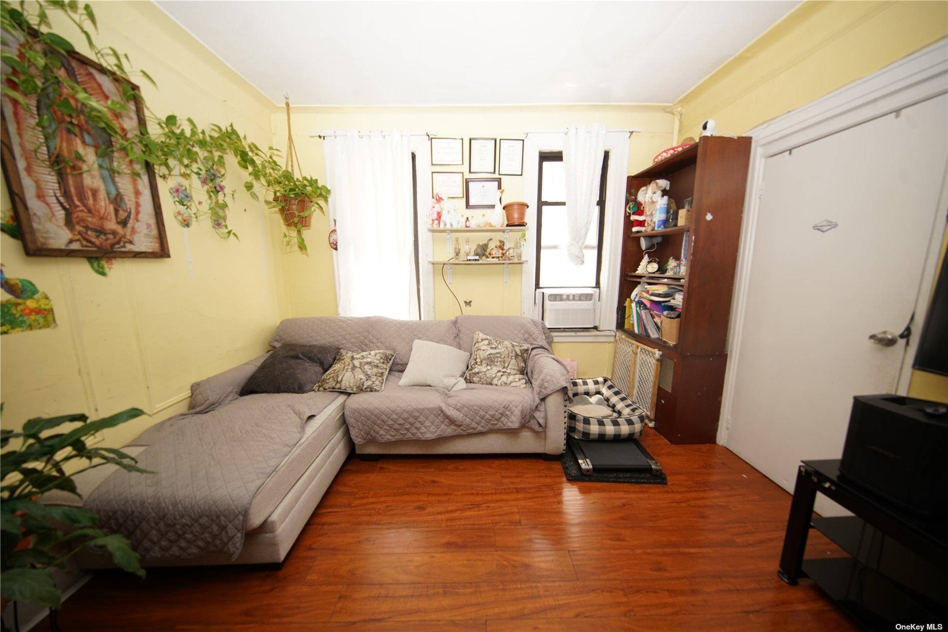 Corona, NY 11368,40-45 99th ST