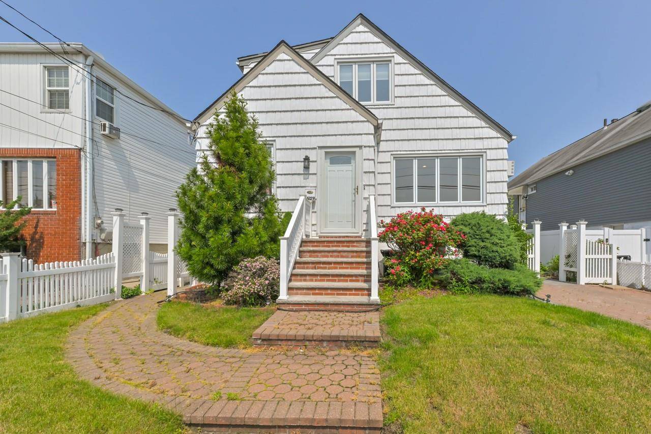Howard Beach, NY 11414,162-29 95th ST