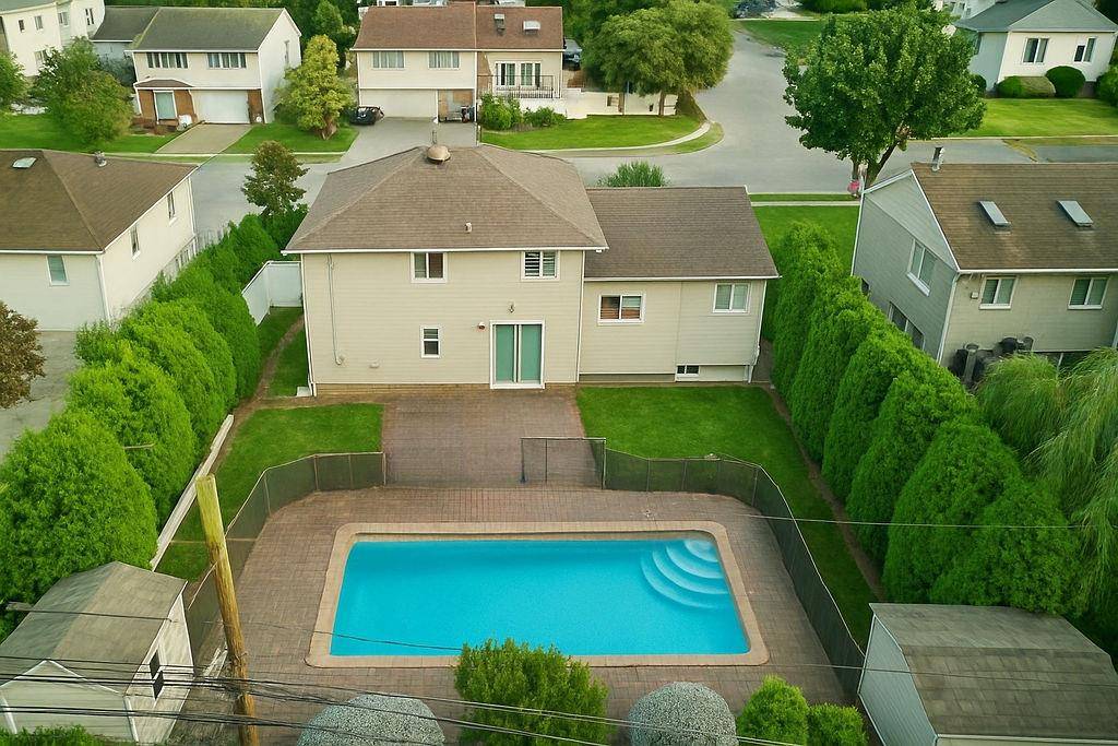 Hicksville, NY 11801,73 Fox PL