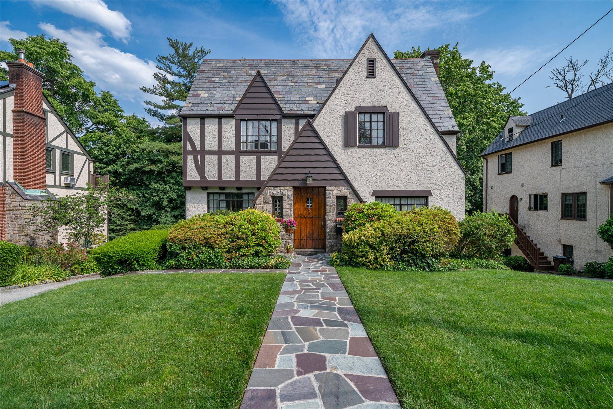 Bronxville, NY 10708,44 Parkview DR