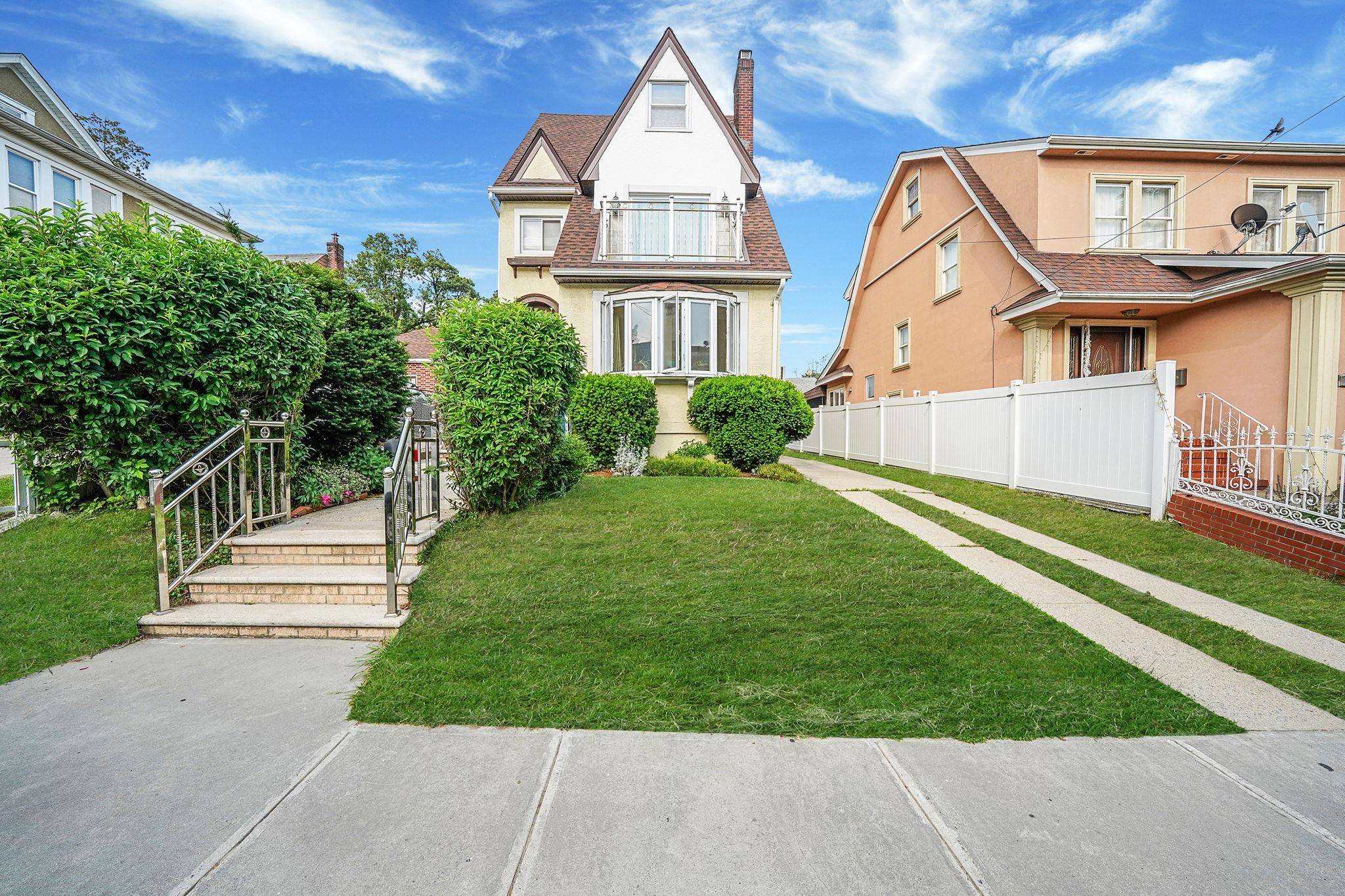 Jamaica Hills, NY 11432,8511 169th ST