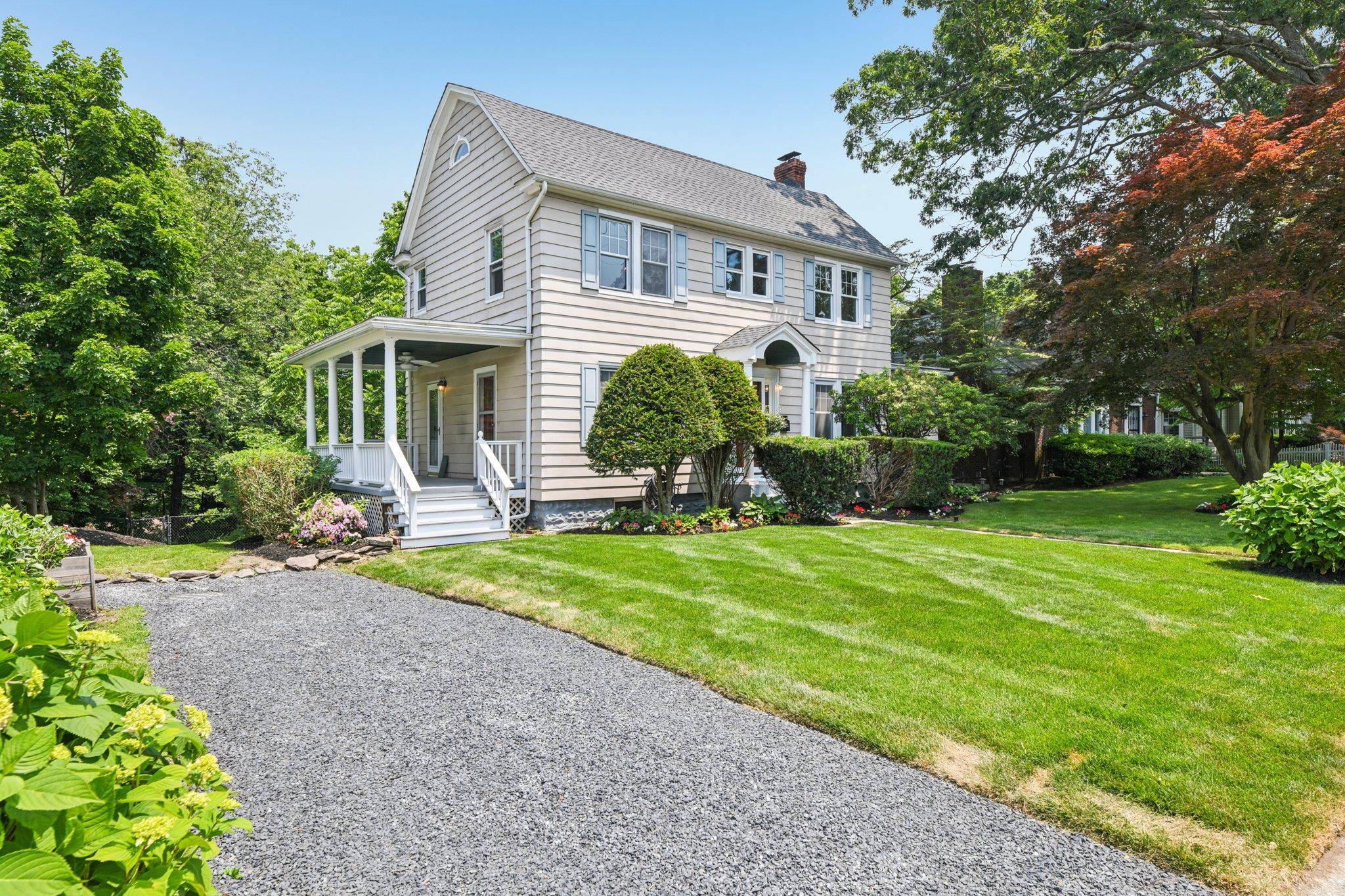 Huntington, NY 11743,176 Nassau RD