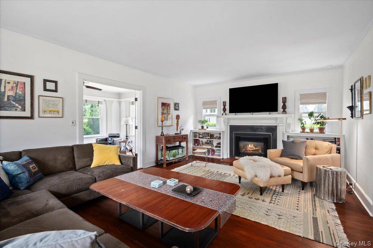 Pelham, NY 10803,400 Manor Ridge RD