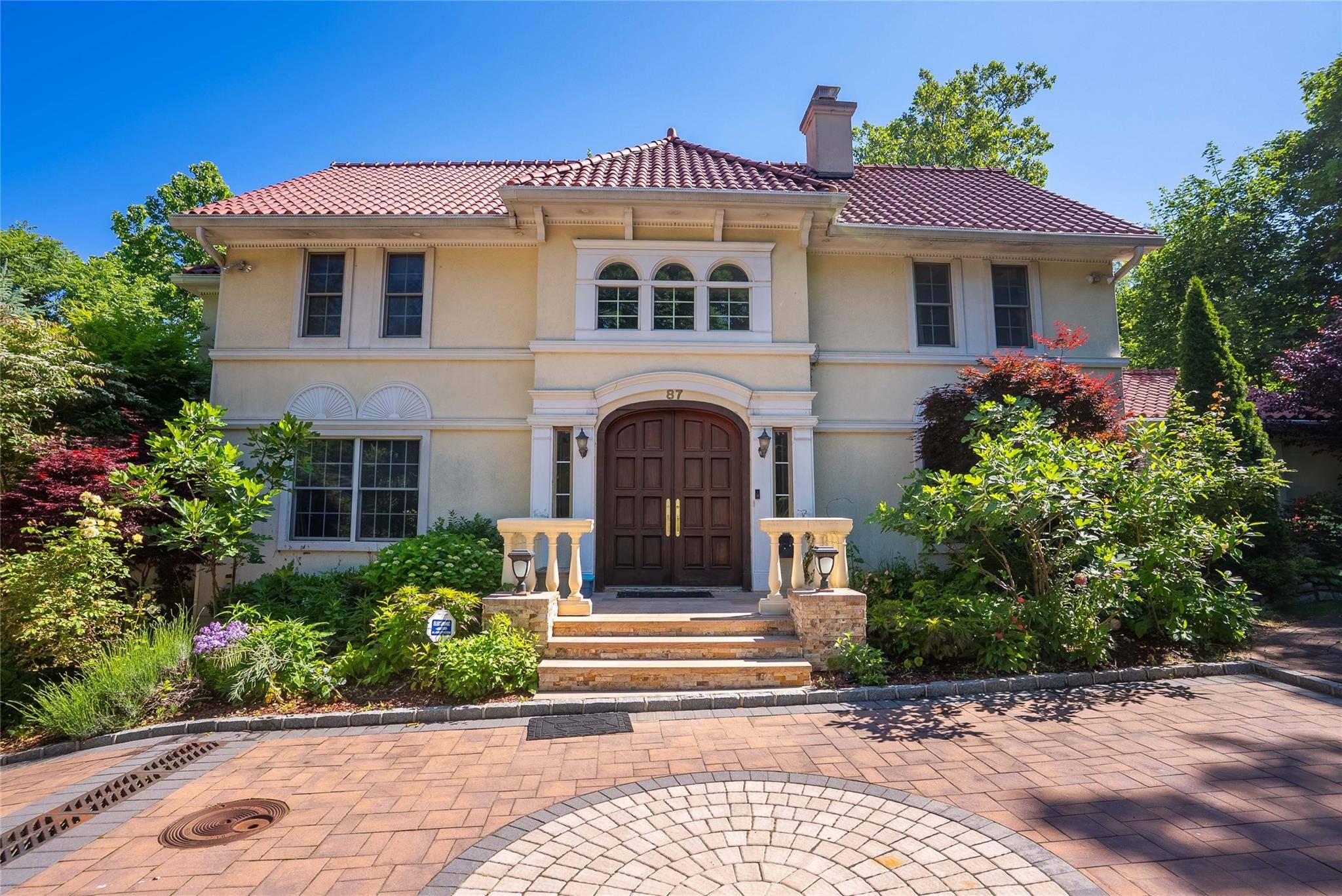 Great Neck, NY 11021,87 Arleigh RD