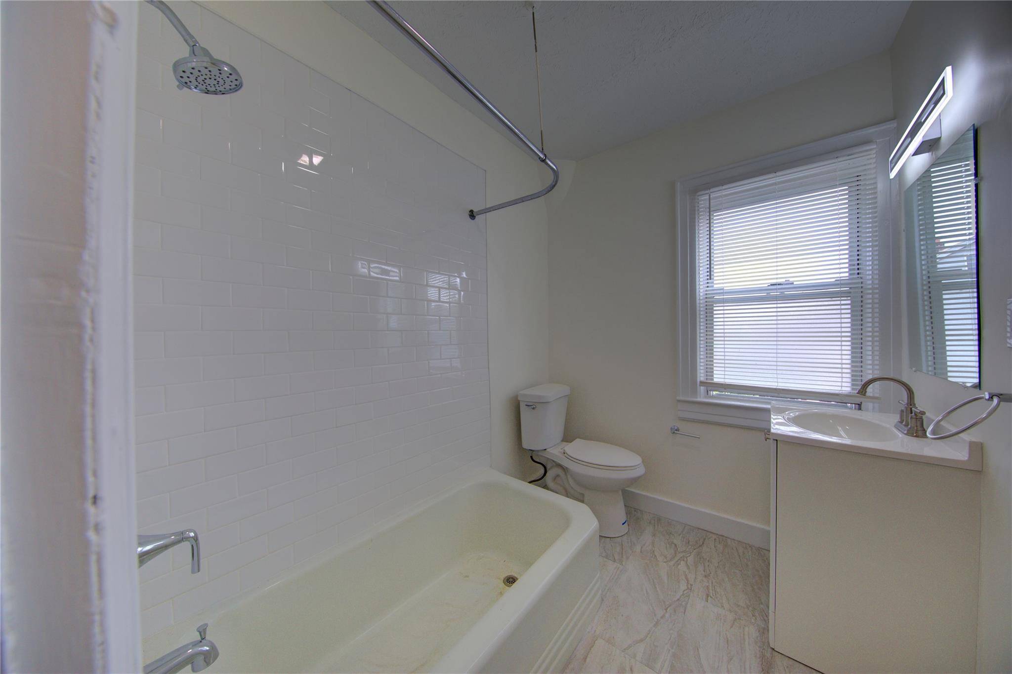 Floral Park, NY 11001,99 Elizabeth ST