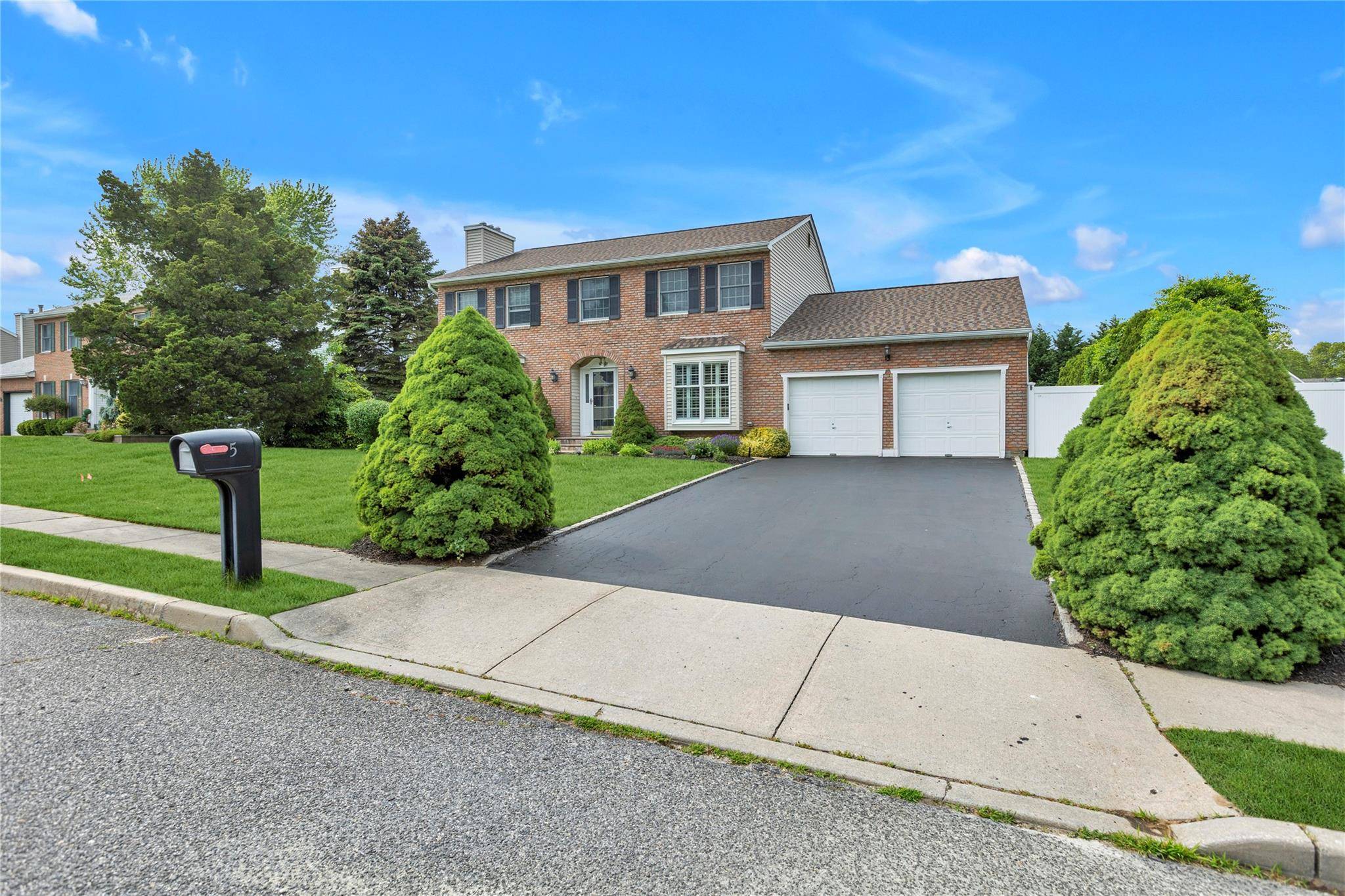 Holbrook, NY 11741,5 Jay LN