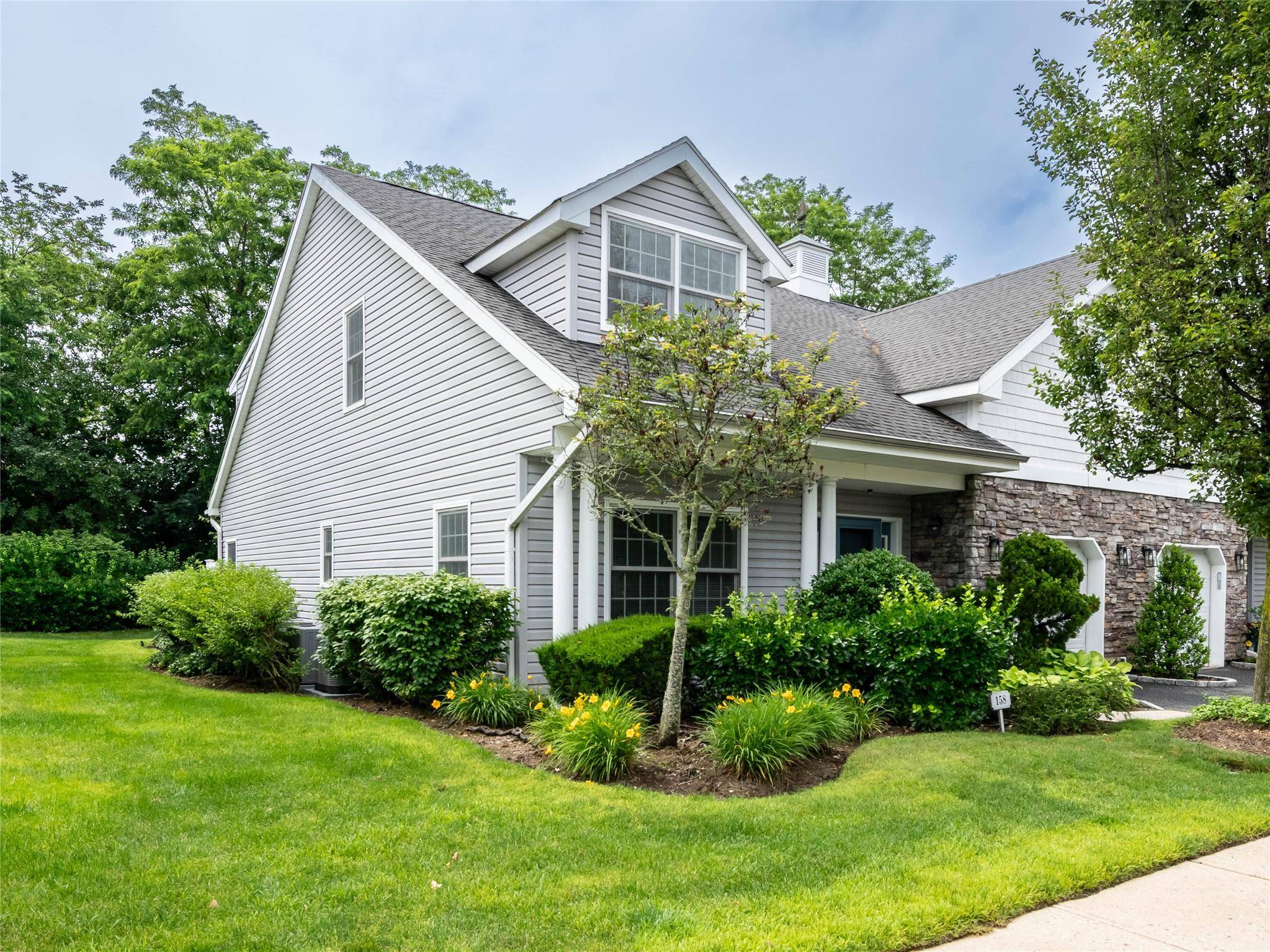 Port Washington, NY 11050,158 Pond View DR