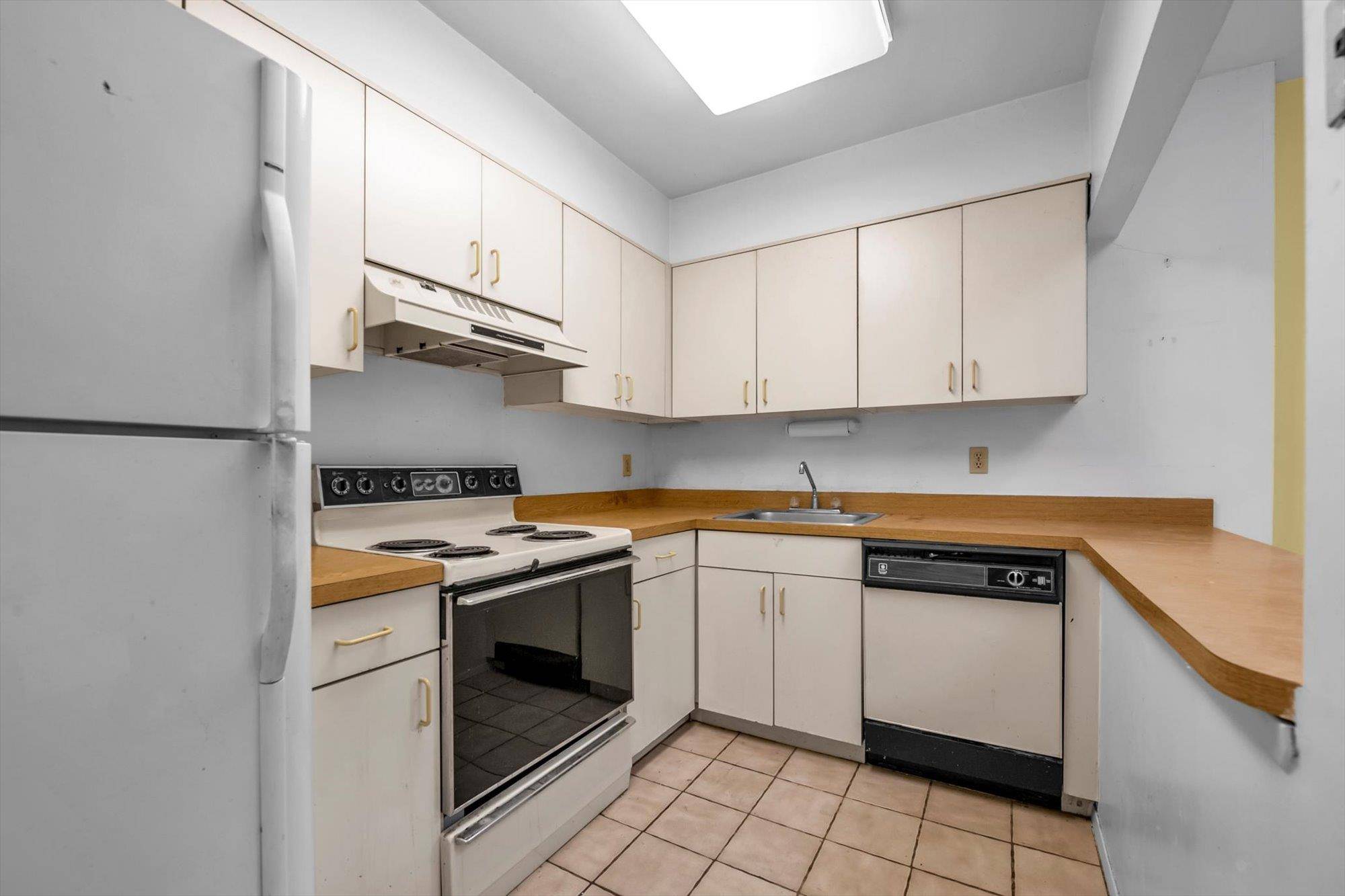 Hewlett, NY 11557,1337 Broadway #D20