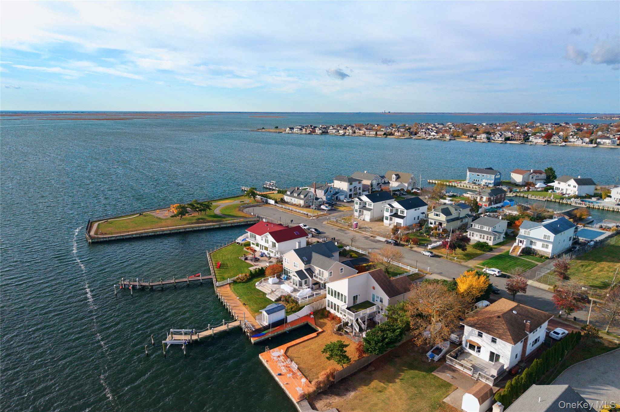 Massapequa, NY 11758,101 Clocks BLVD