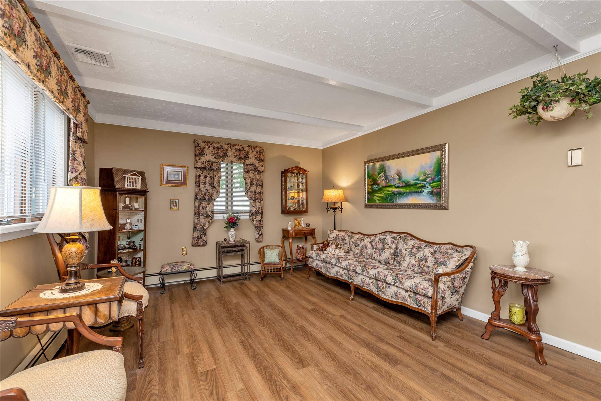 Levittown, NY 11756,16 Crescent LN