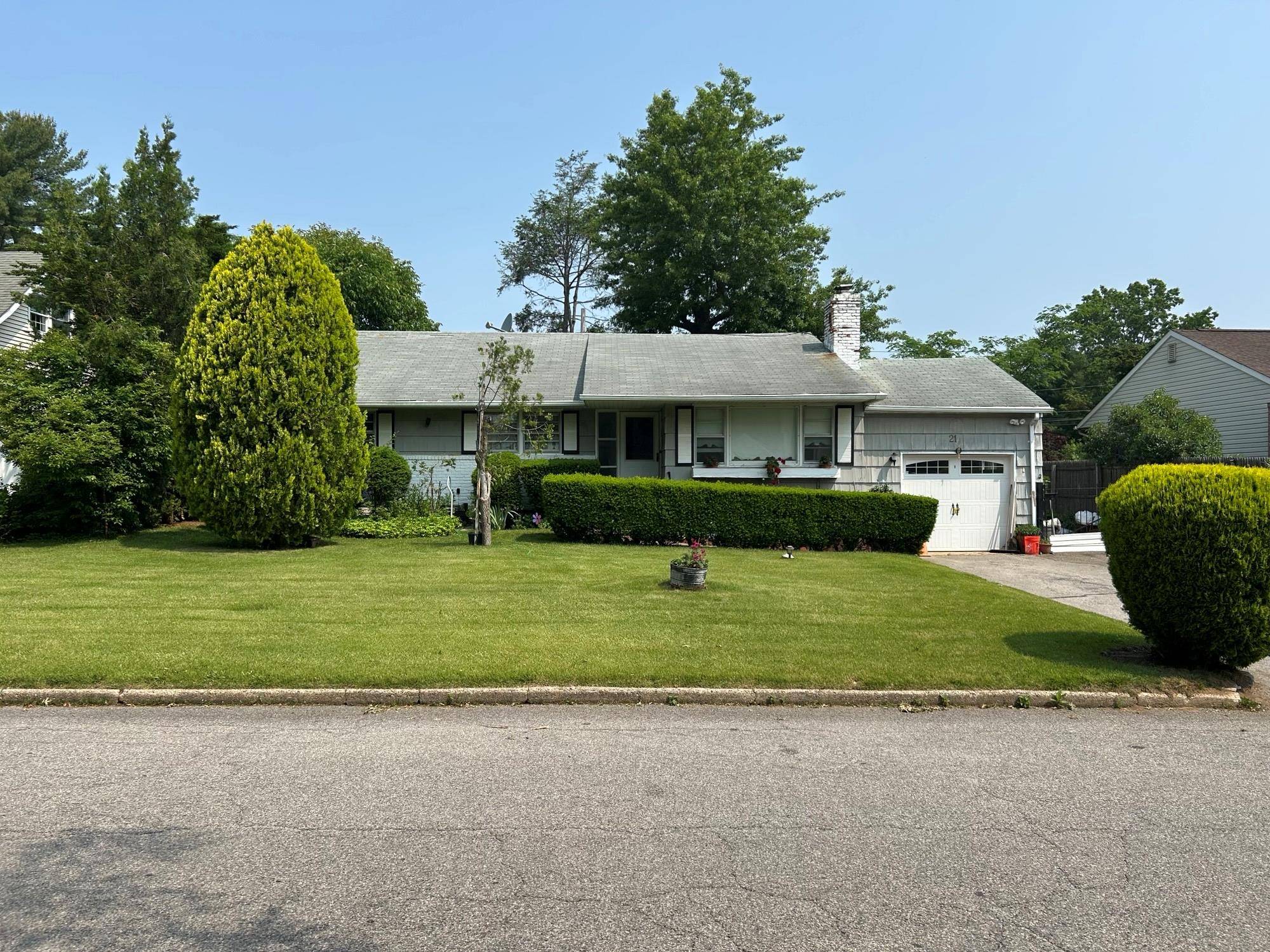 Glen Cove, NY 11542,21 Stillman RD