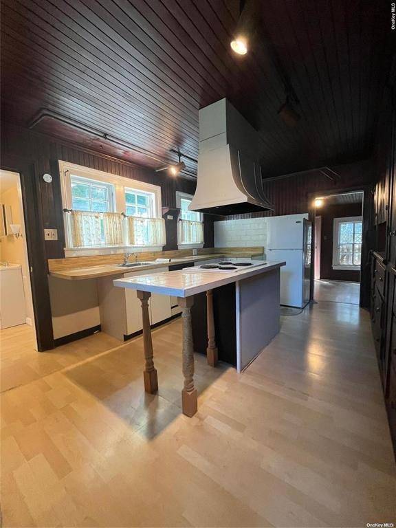 Northport, NY 11768,146 Bayview AVE #B