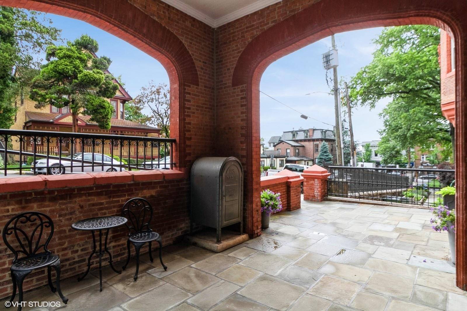 Tarrytown, NY 10591,18 N Broadway #204