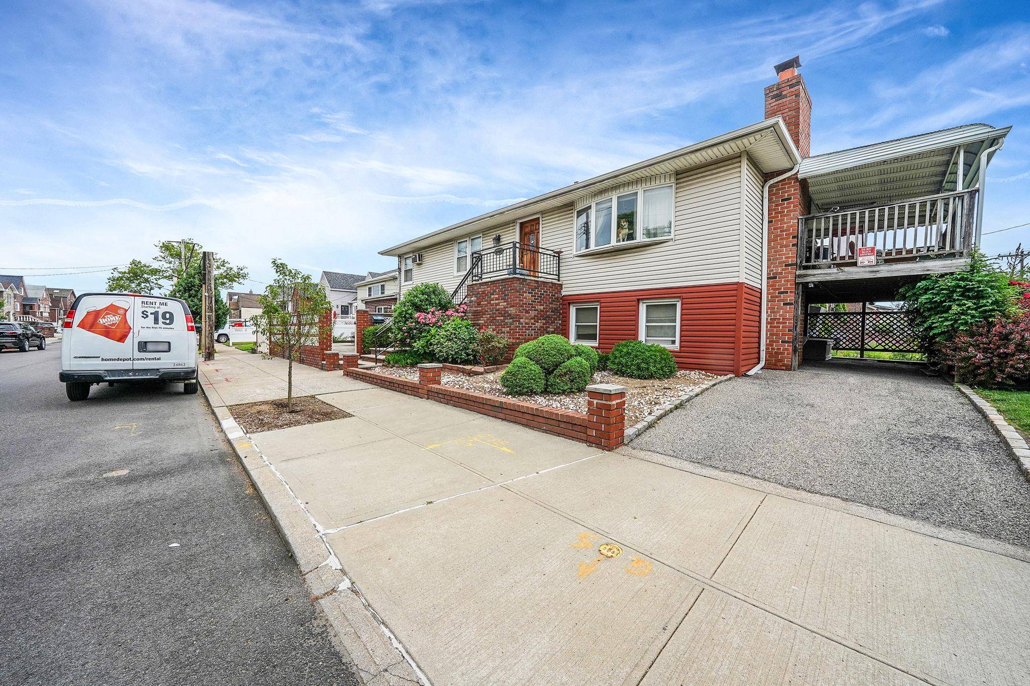 Howard Beach, NY 11414,15951 160th AVE
