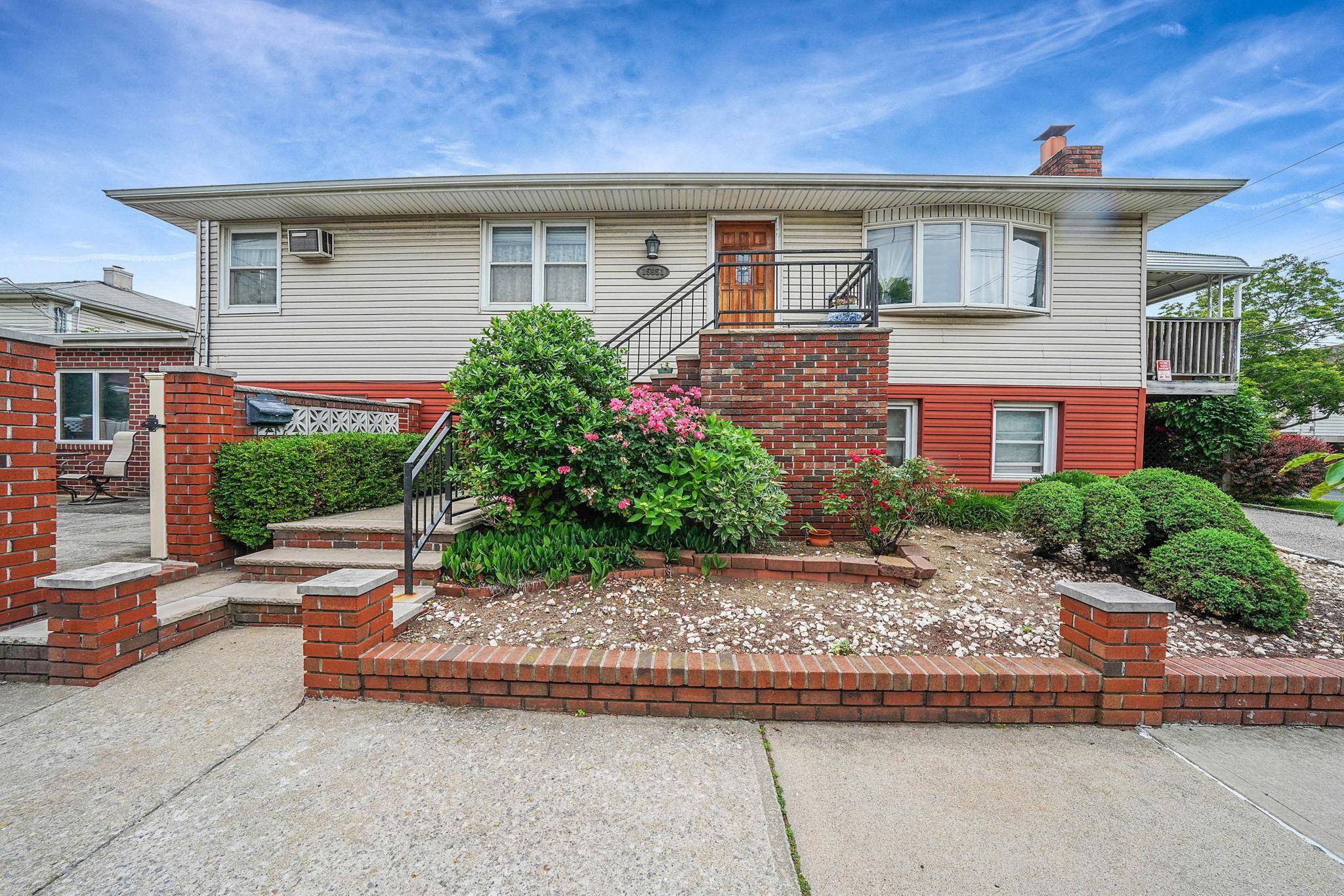 Howard Beach, NY 11414,15951 160th AVE