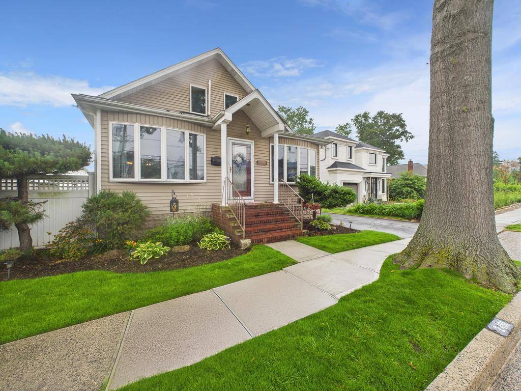 East Meadow, NY 11554,2491 Tonquin ST