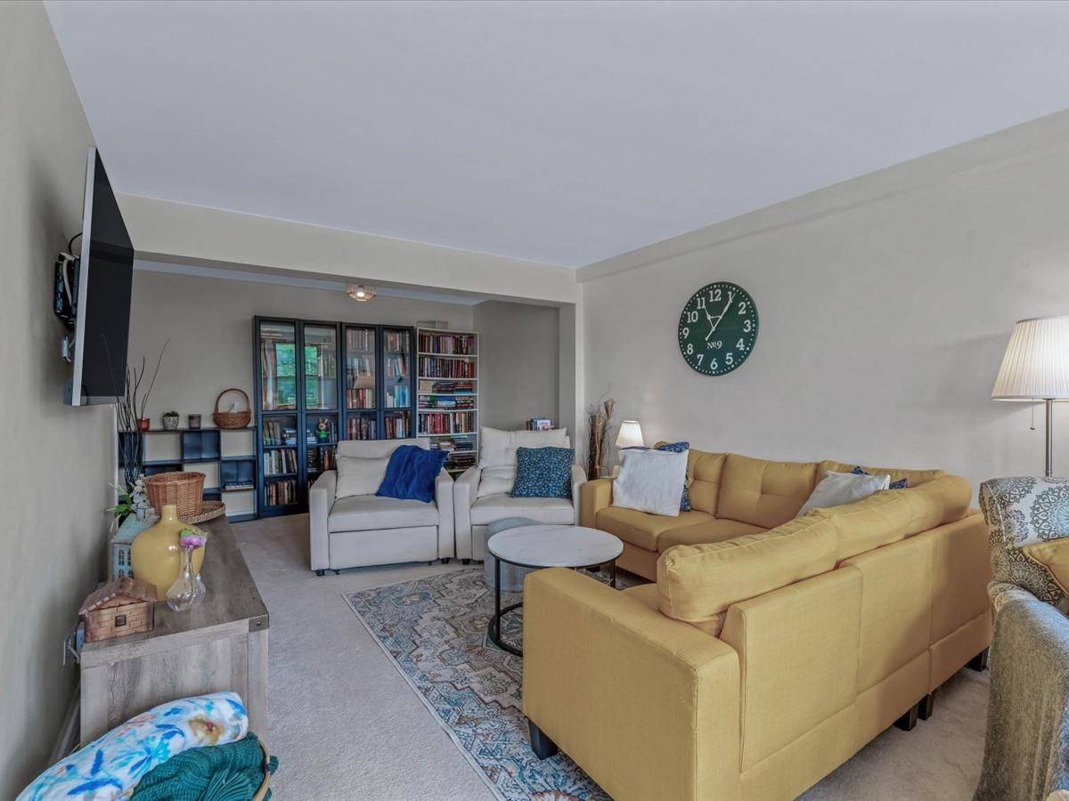 Yonkers, NY 10701,245 Rumsey RD #3R
