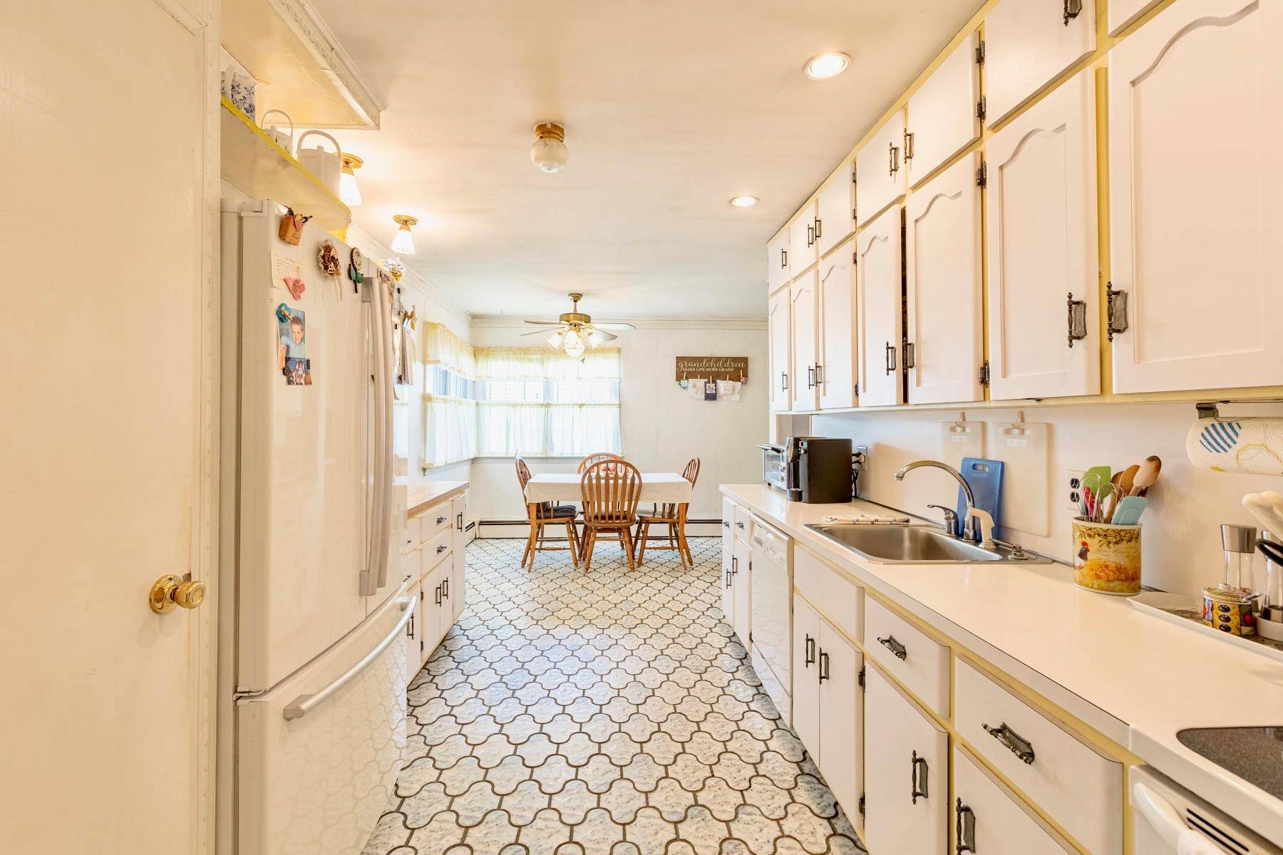Massapequa Park, NY 11762,62 Overlea ST