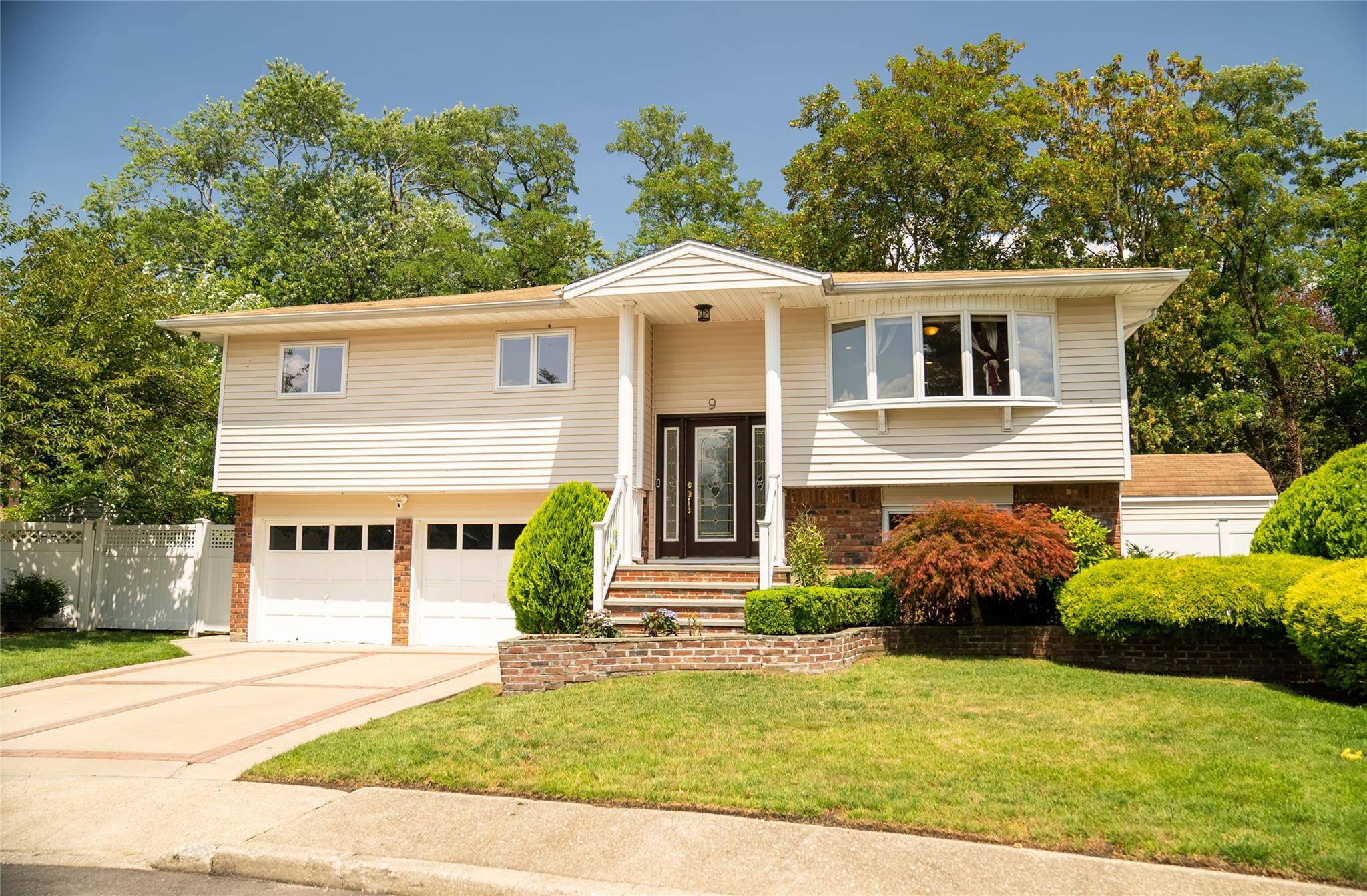 Hicksville, NY 11801,9 Lawrence CT