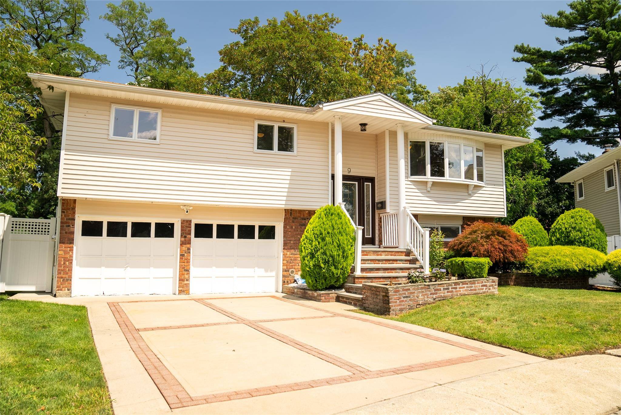 Hicksville, NY 11801,9 Lawrence CT