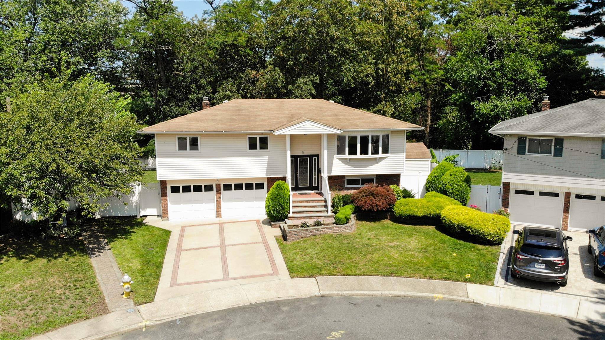 Hicksville, NY 11801,9 Lawrence CT