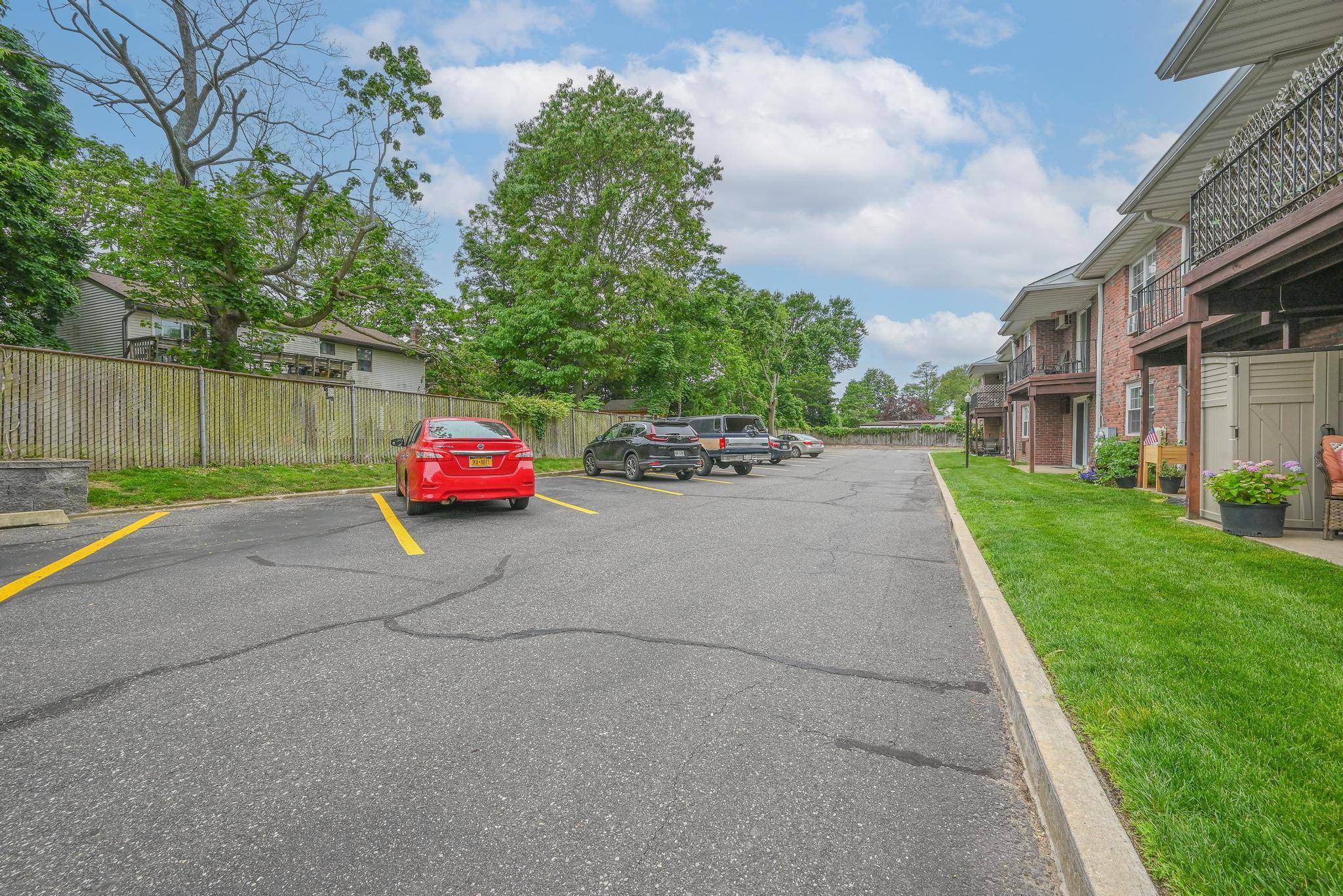 North Babylon, NY 11703,42 Springwood DR