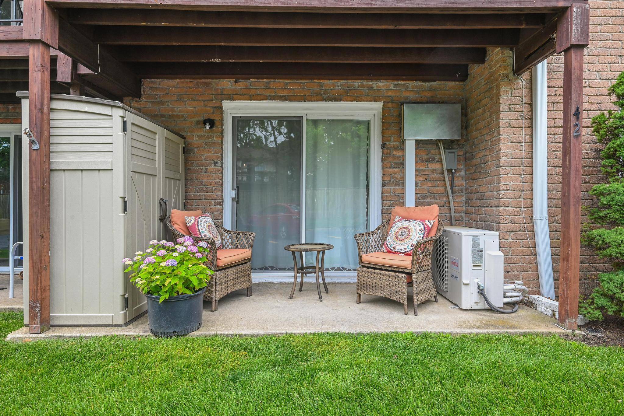 North Babylon, NY 11703,42 Springwood DR