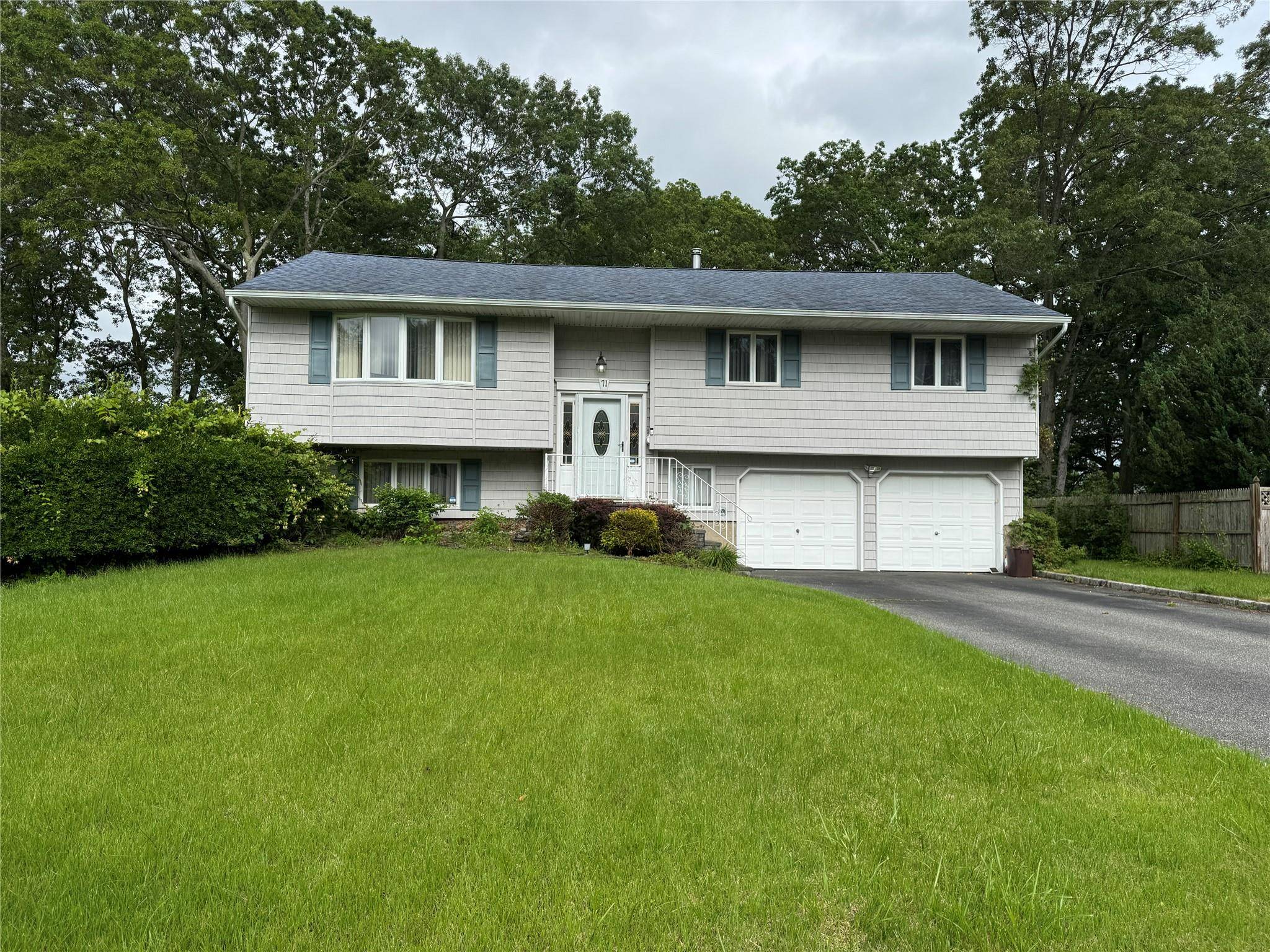 West Islip, NY 11795,71 Harvest LN