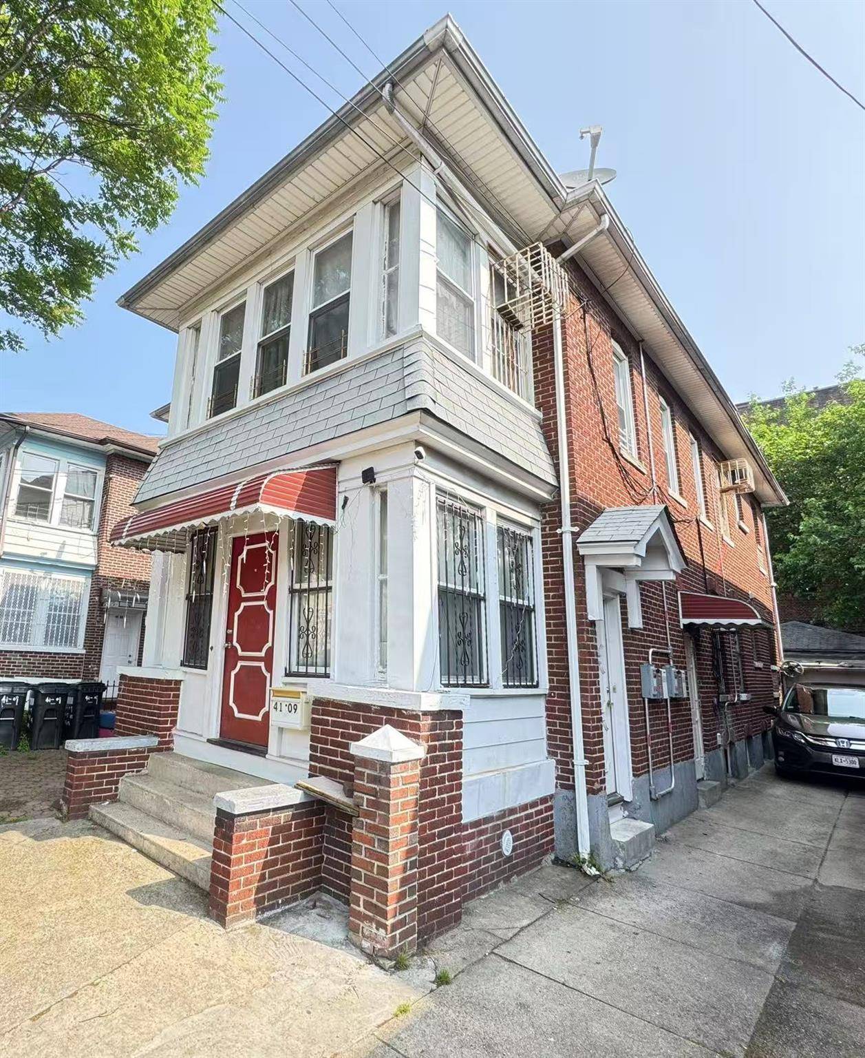 Elmhurst, NY 11373,41-09 Forley ST
