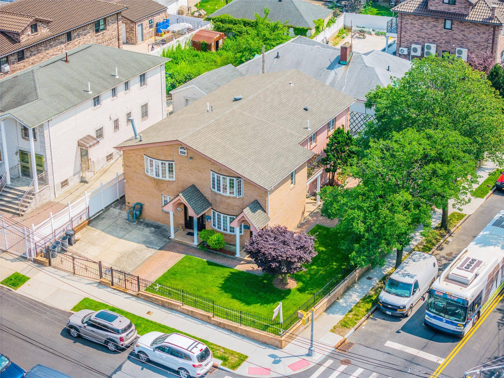 Whitestone, NY 11357,145-04 21 AVE