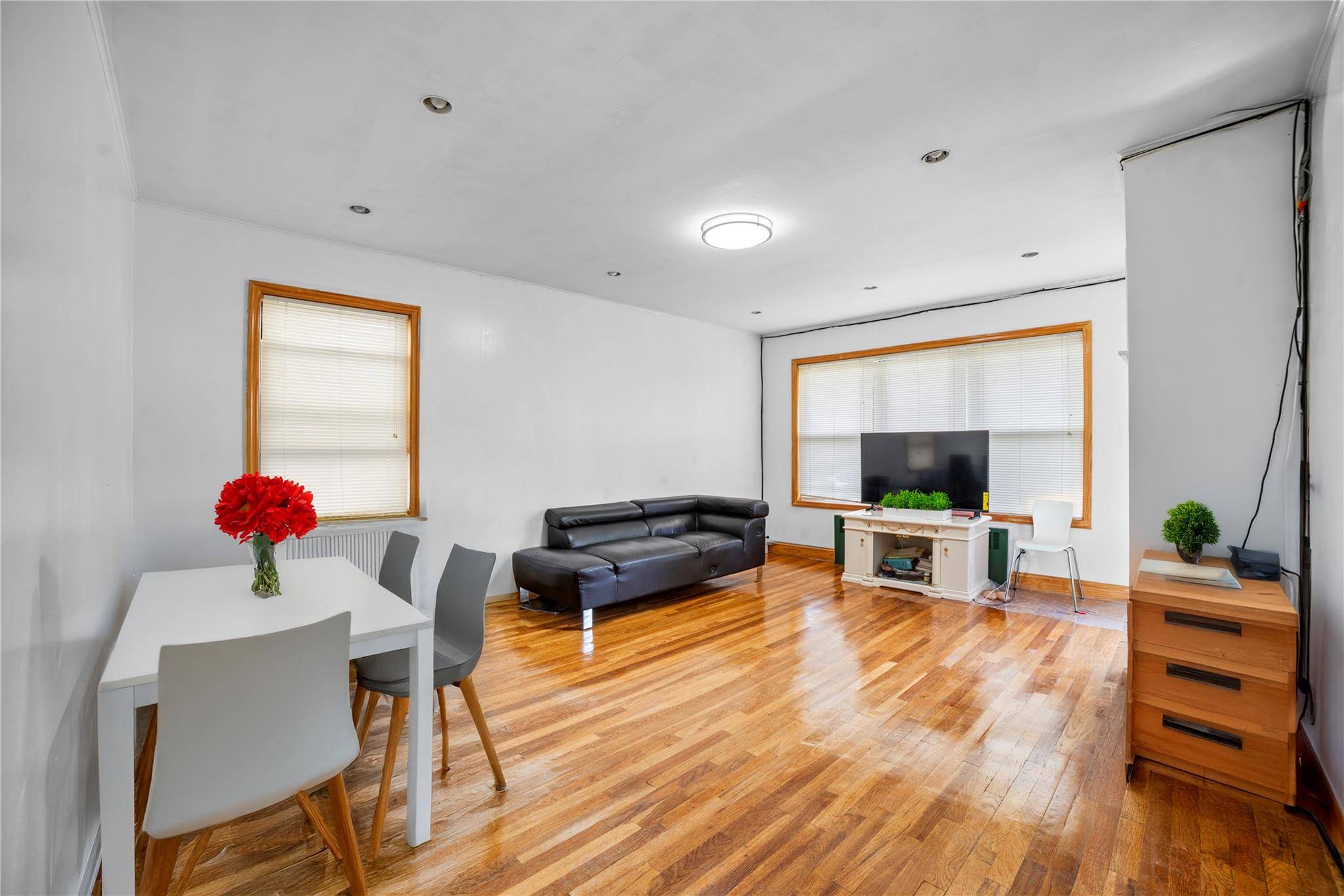 Whitestone, NY 11357,157-33 22nd AVE