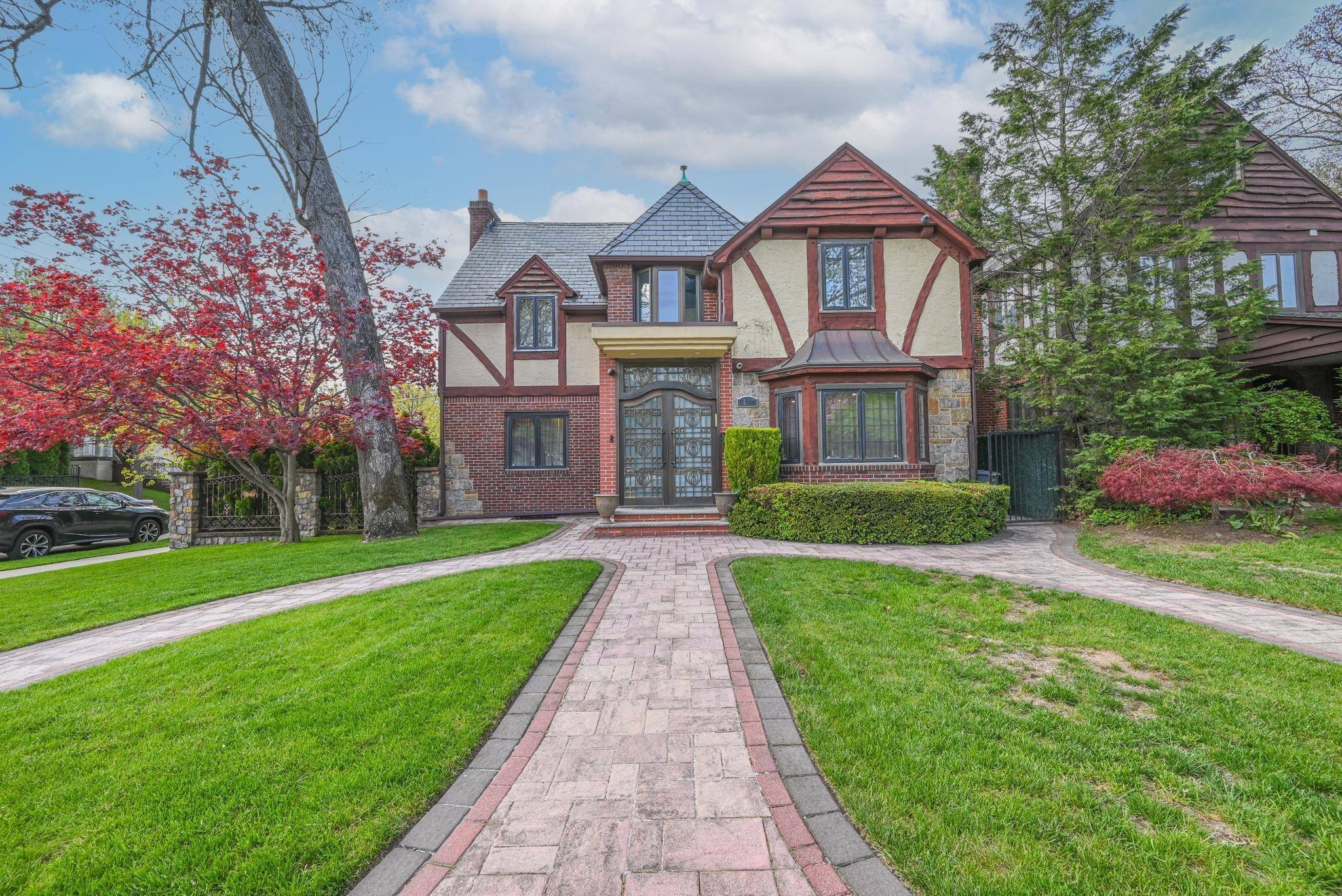 Jamaica Estates, NY 11432,186-03 Chevy Chase ST