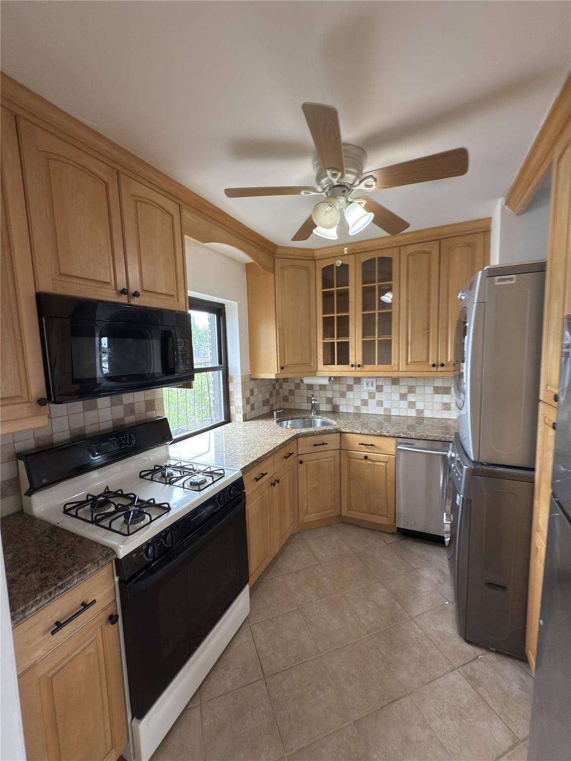 Harrison, NY 10528,240 Halstead AVE #C8