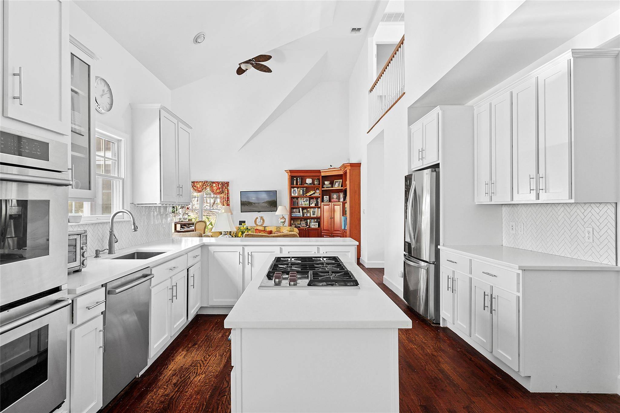 East Hampton, NY 11937,6 Covey CT