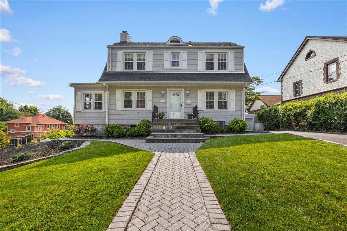 Yonkers, NY 10710,22 Chippewa RD