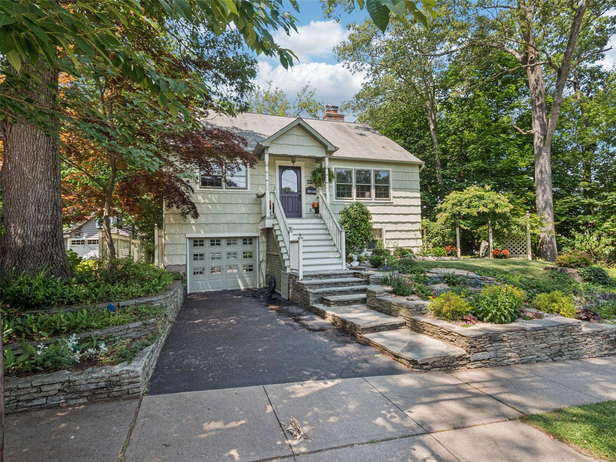 Northport, NY 11768,347 Scudder AVE